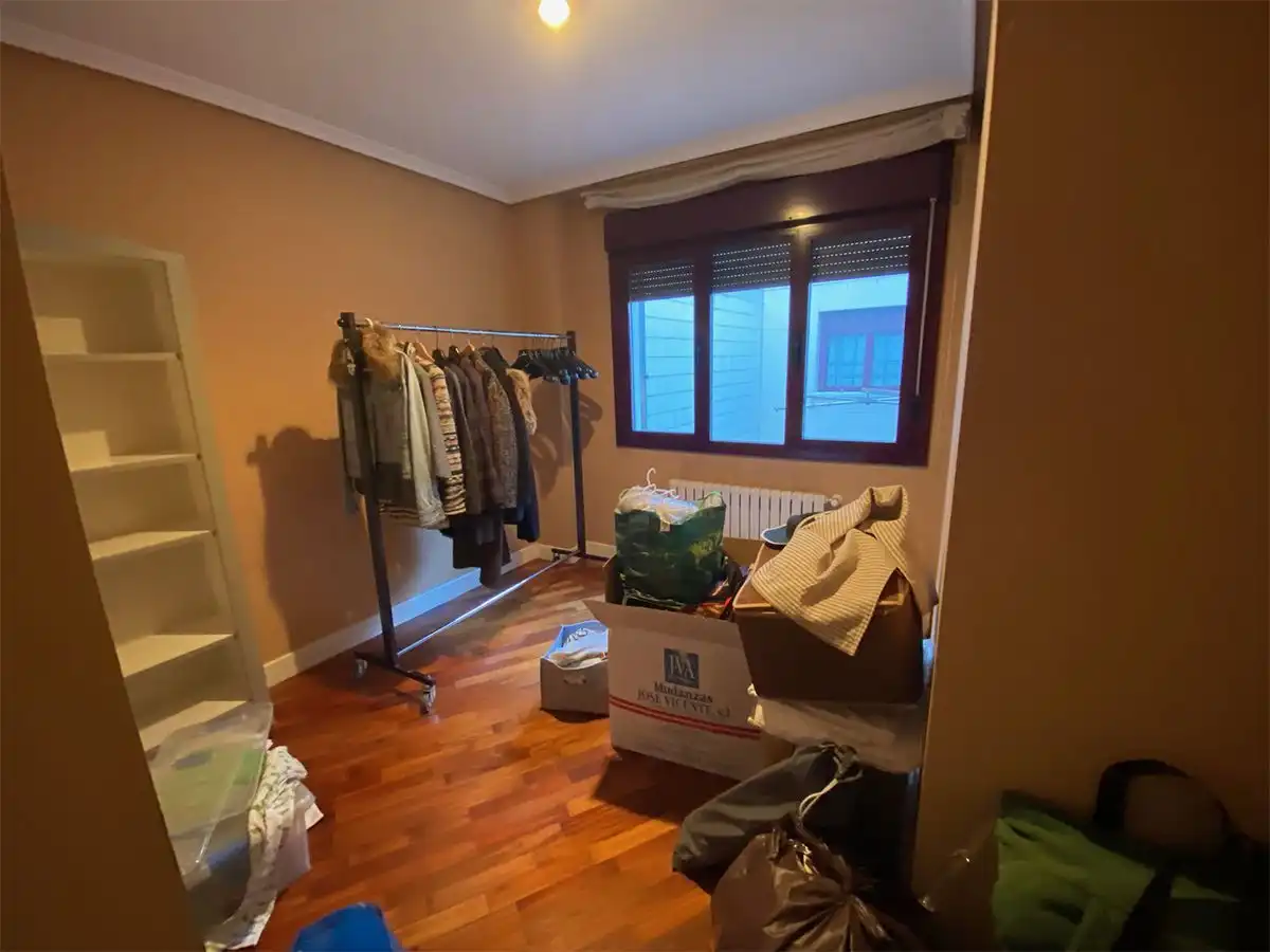 Habitación de Piso en venta en Oviedo  con Calefacción