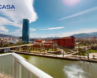 Vista exterior de Pis en venda en Bilbao  amb Balcó