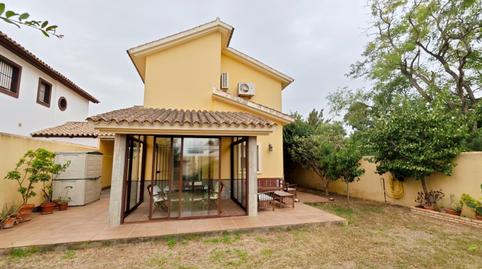 Foto 3 de Casa o xalet en venda a Calle Albar, 5, Núcleo urbano, Chiclana de la Frontera