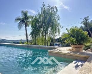 Piscina de Casa o xalet en venda en Vélez-Málaga amb Aire condicionat, Jardí privat i Terrassa