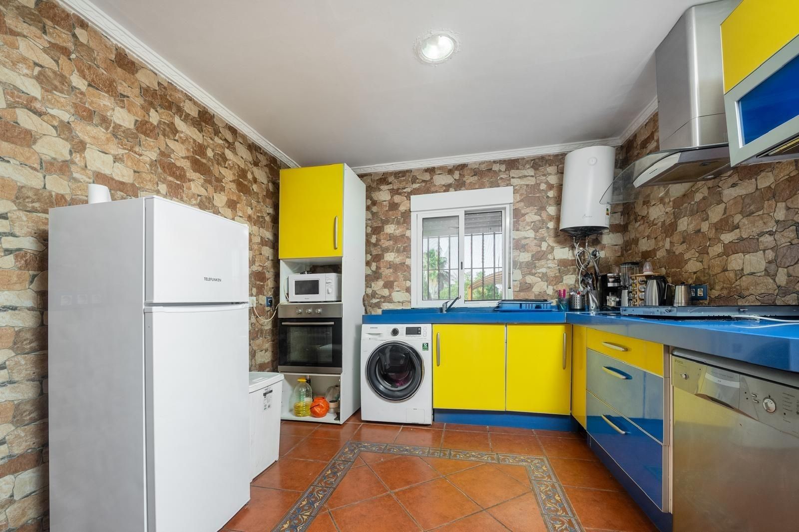 Kitchen of House or chalet for sale in Carmona  with Private garden and Swimming Pool