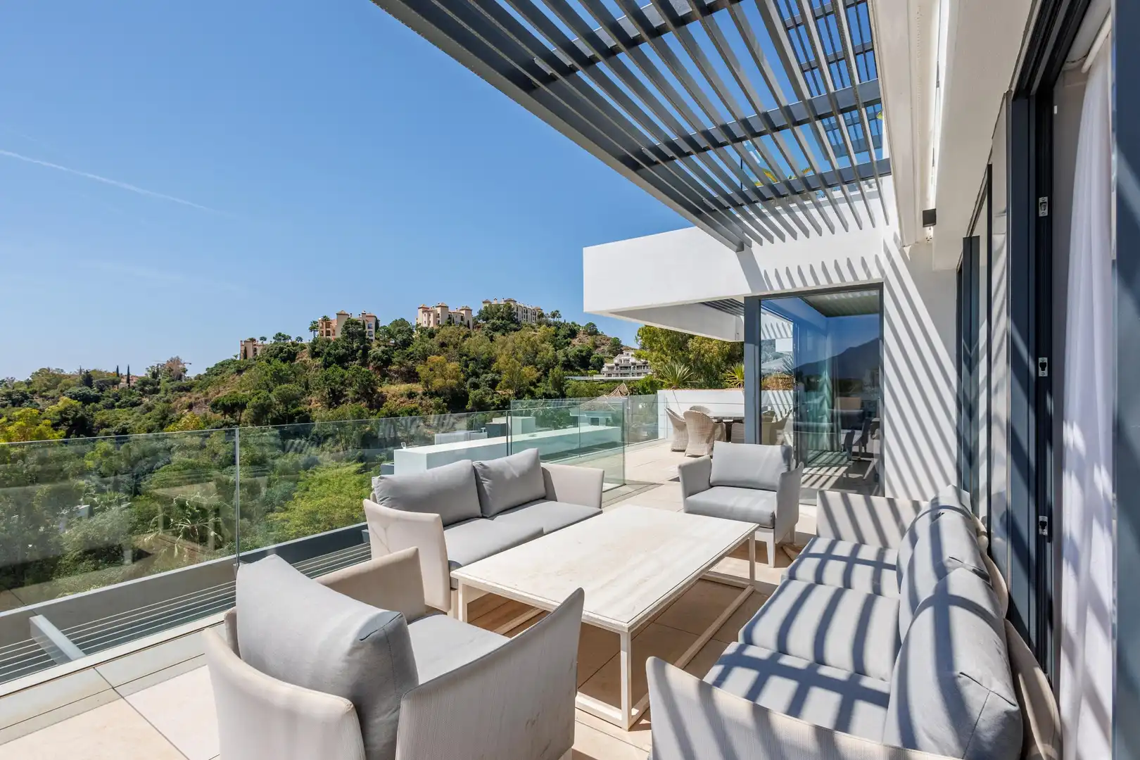 Terraza de Apartamento en venta en Benahavís con Aire acondicionado, Calefacción y Jardín privado