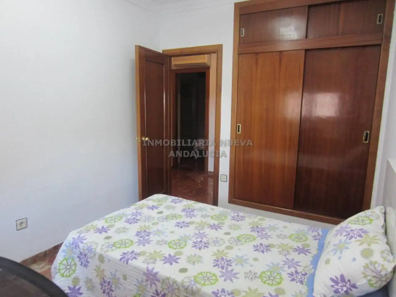 Habitación de Piso de alquiler en Almería con Terraza y Amueblado