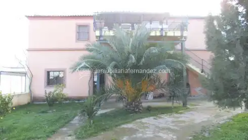 Garten von Fabrikhallen zur Miete in Cáceres