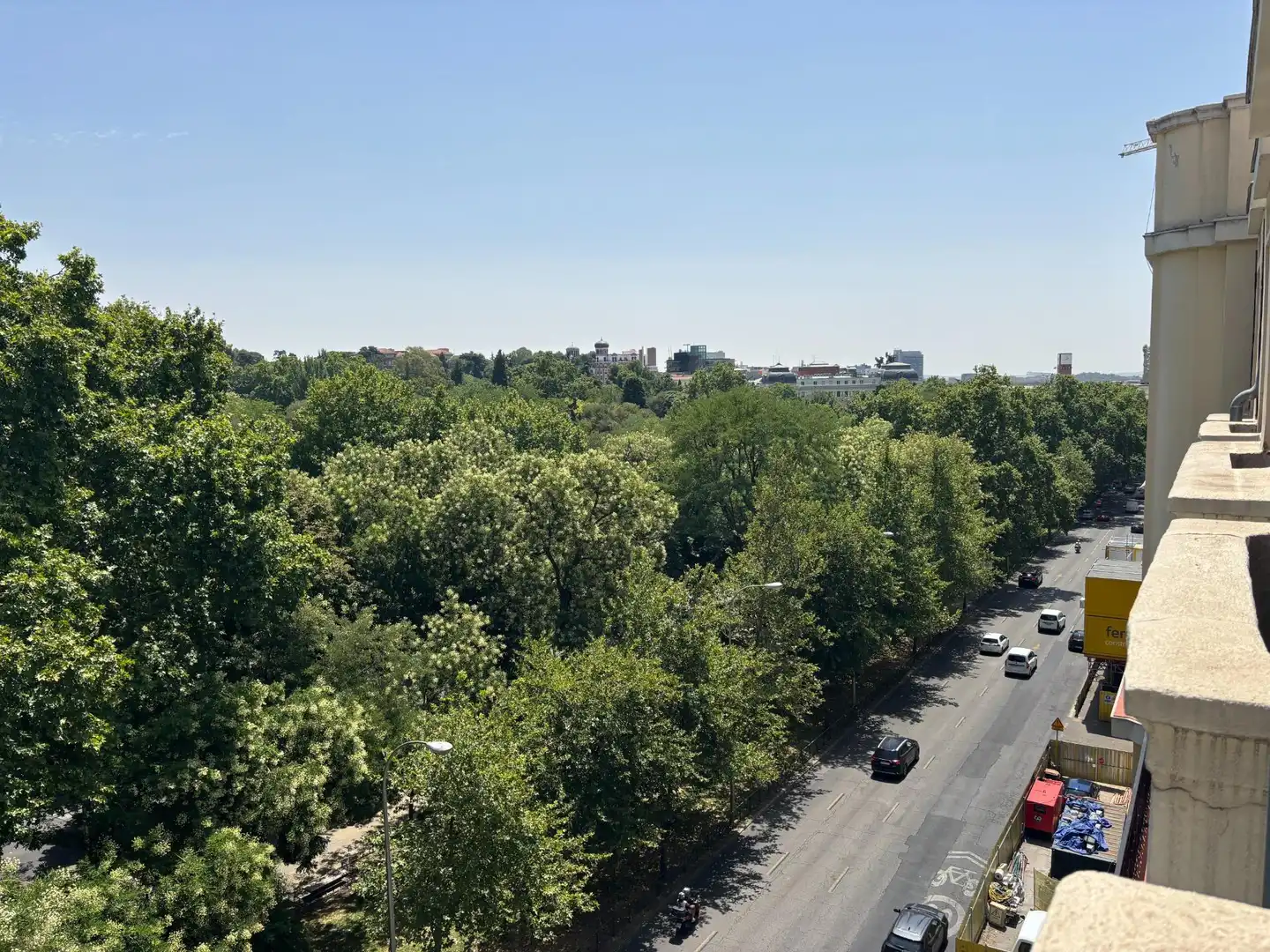 Flat with terrace to rent in Paseo del Prado