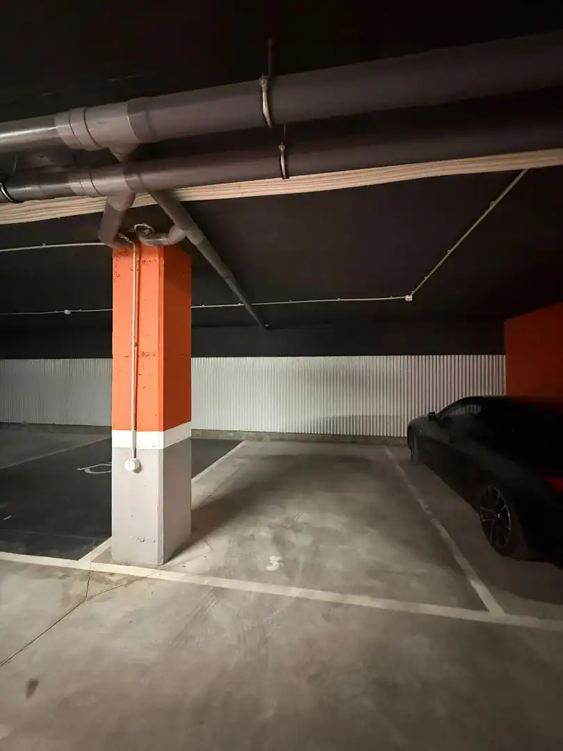 Parcheggio con ascensore in affitto a Calle Arturo Toscanini 7
