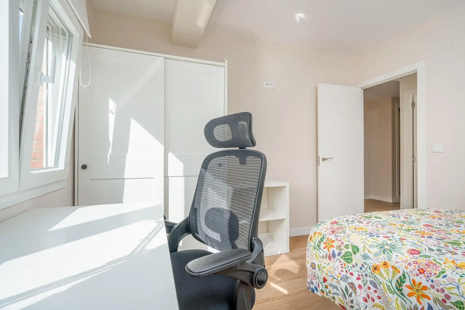Schlafzimmer von Wohnung zur Miete in Oviedo  mit Heizung, Terrasse und Möbliert