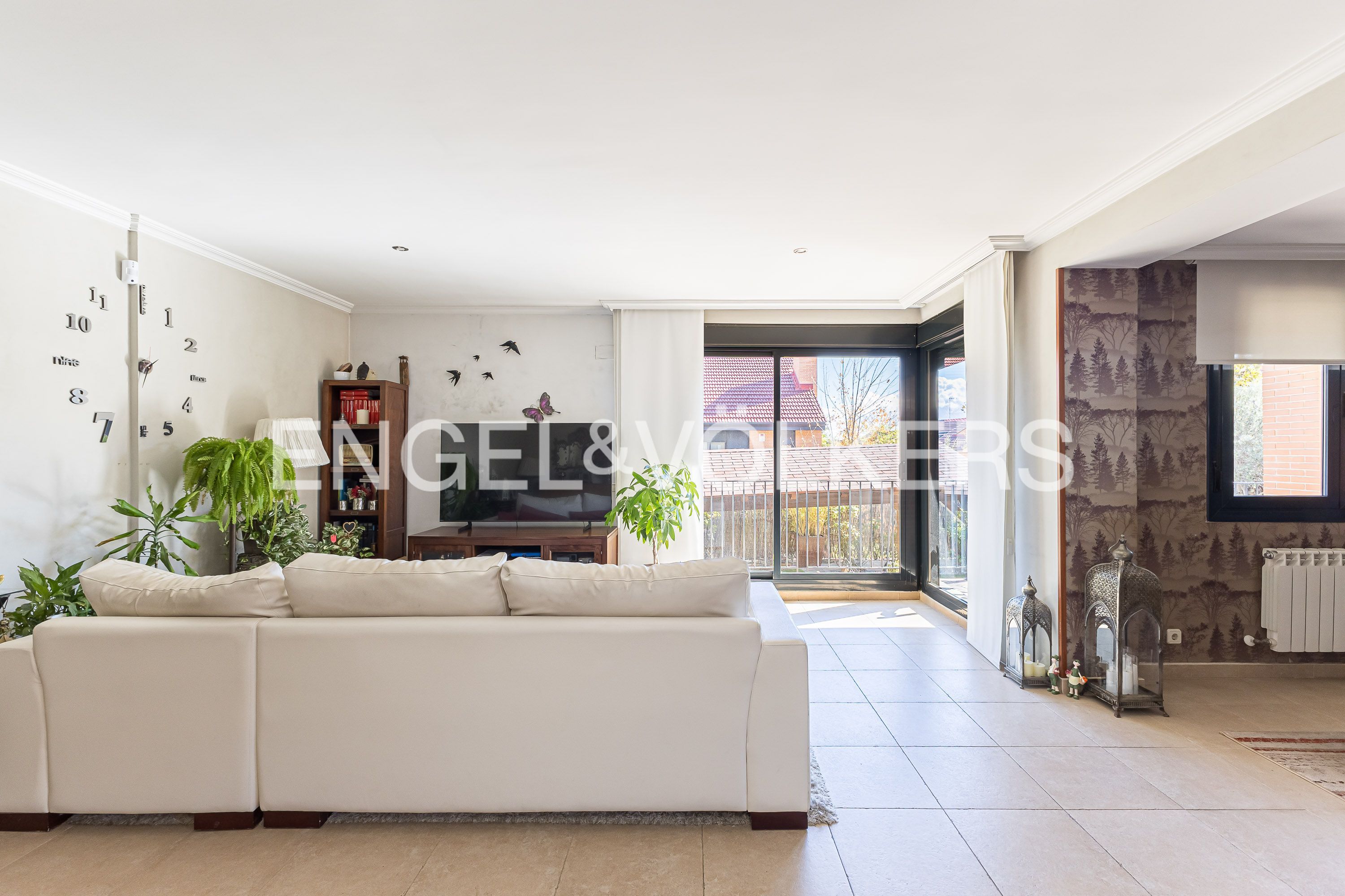 Sala de estar de Casa adosada en venta en Paracuellos de Jarama con Aire acondicionado, Calefacción y Jardín privado