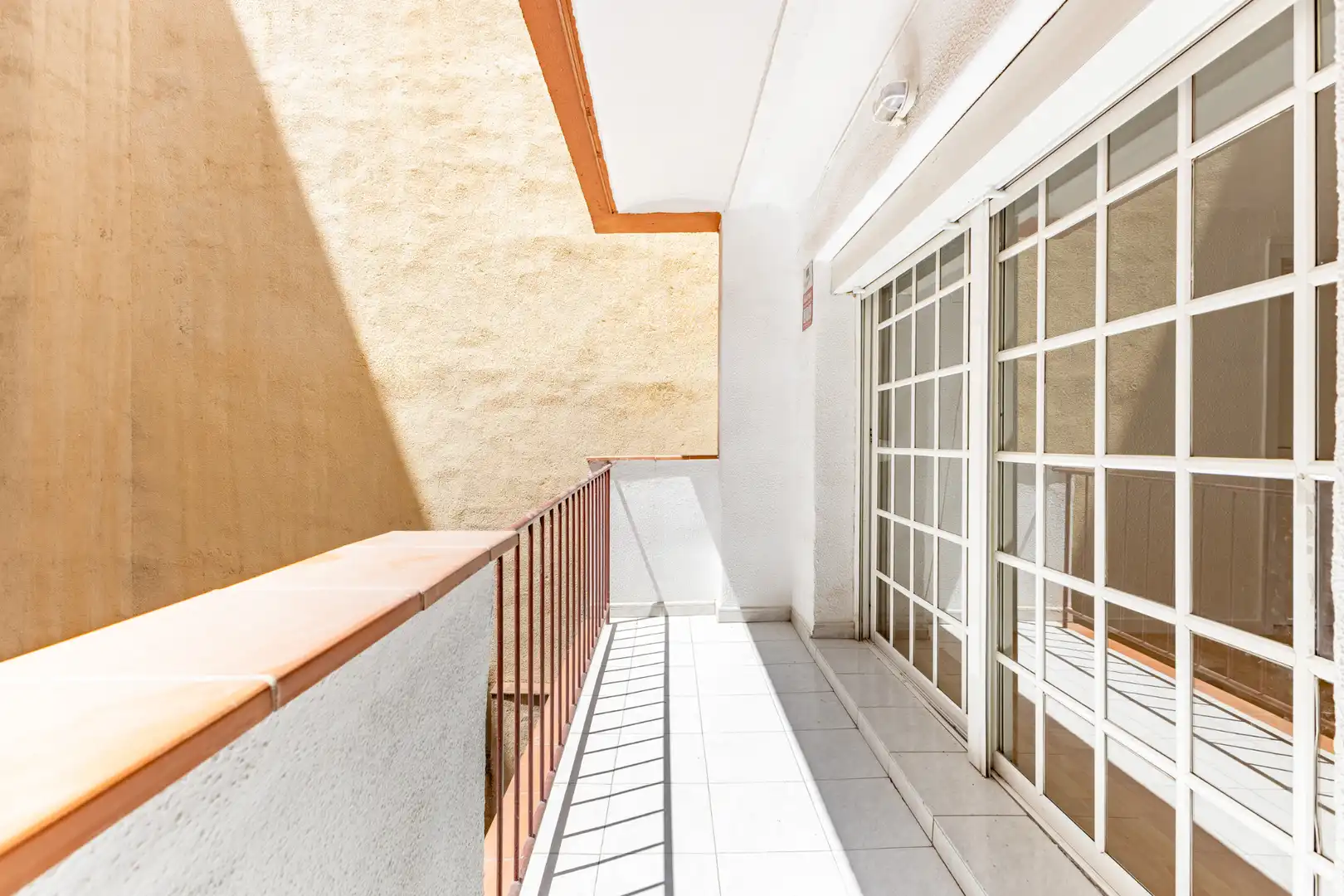Terraza de Piso en venta en L'Hospitalet de Llobregat con Parquet, Horno y Balcón