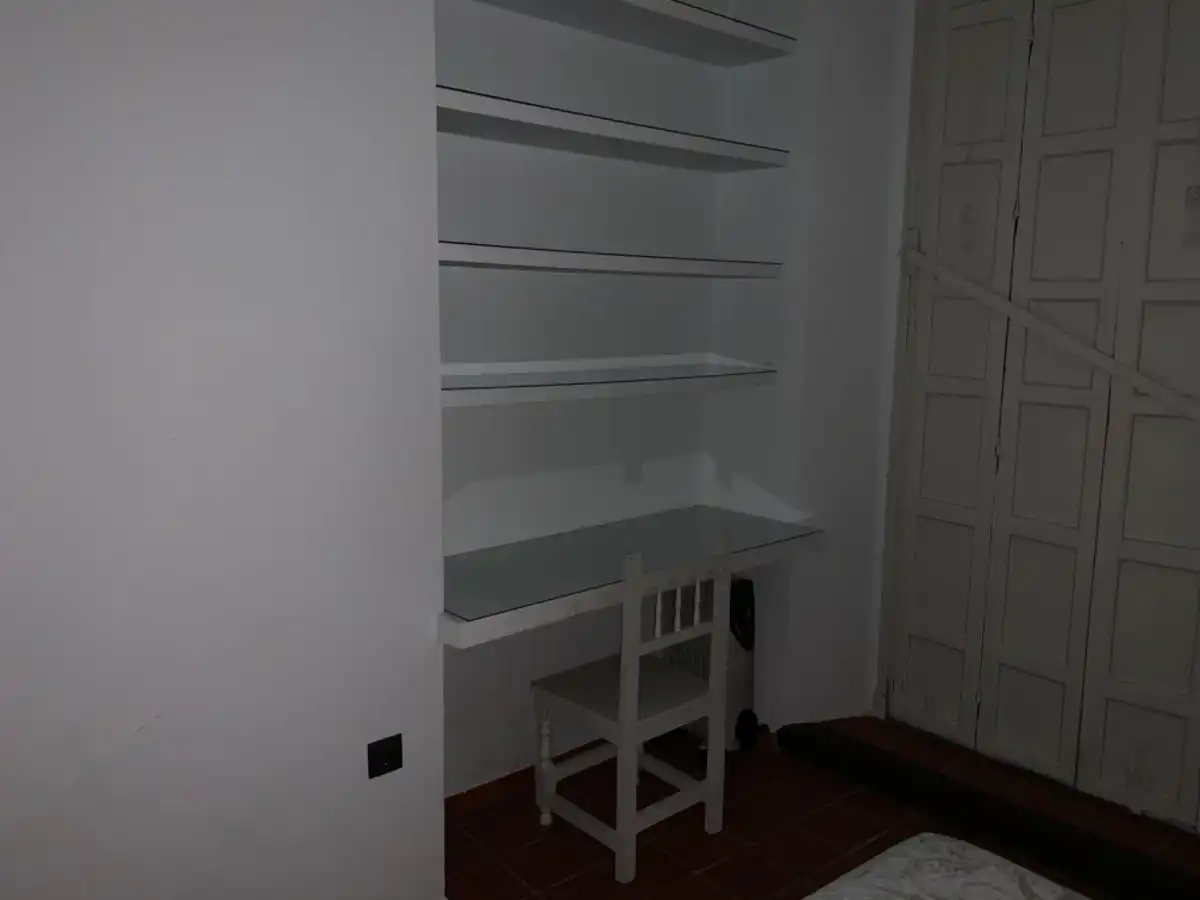 Dormitori de Pis de lloguer en Granada amb Moblat i Balcó