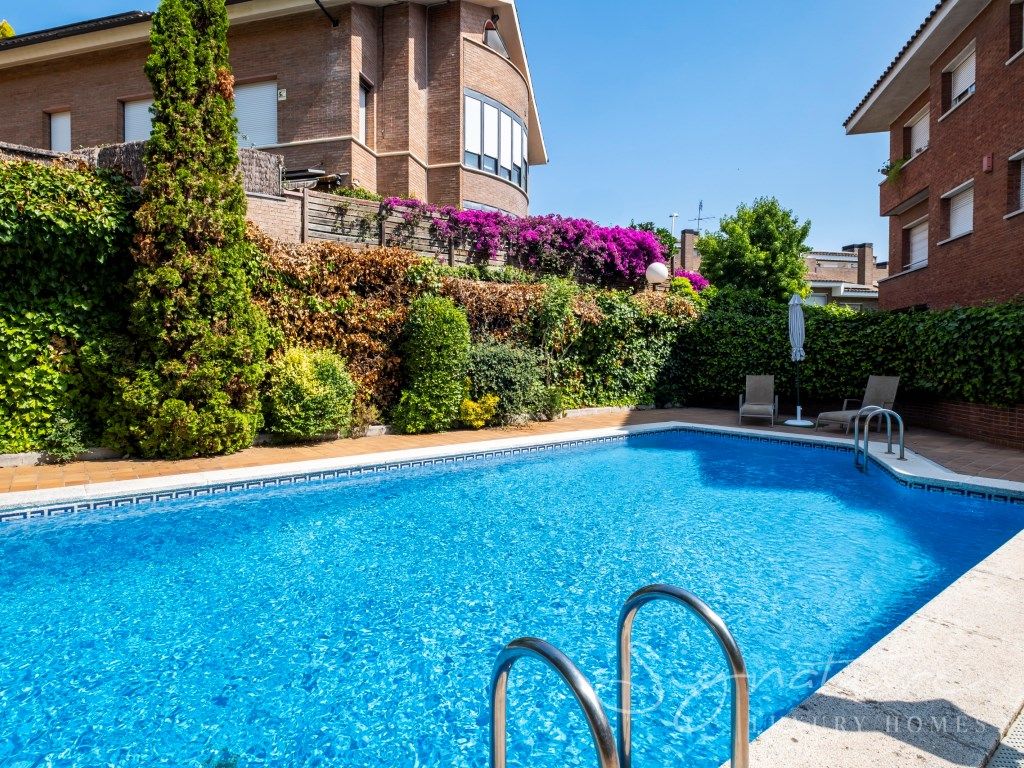 Swimming pool of Planta baja for sale in Sant Cugat del Vallès  with Heating, Terrace and Swimming Pool