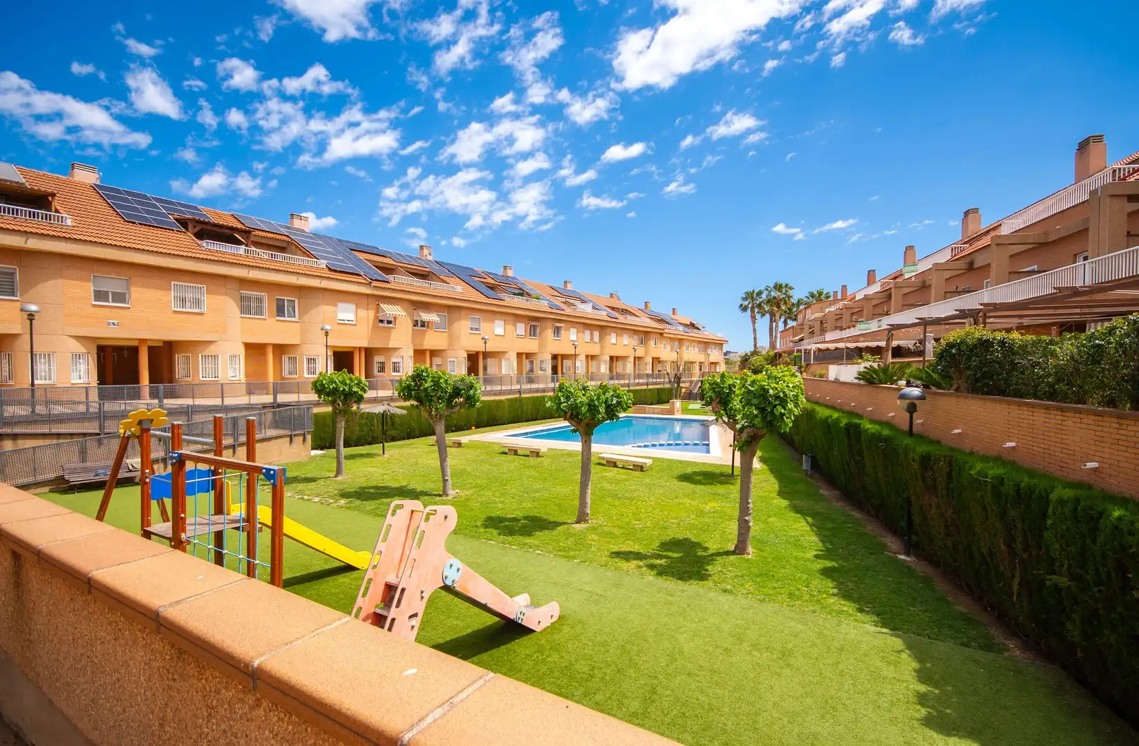 Jardín de Casa adosada en venta en Alicante / Alacant con Aire acondicionado, Balcón y Piscina comunitaria