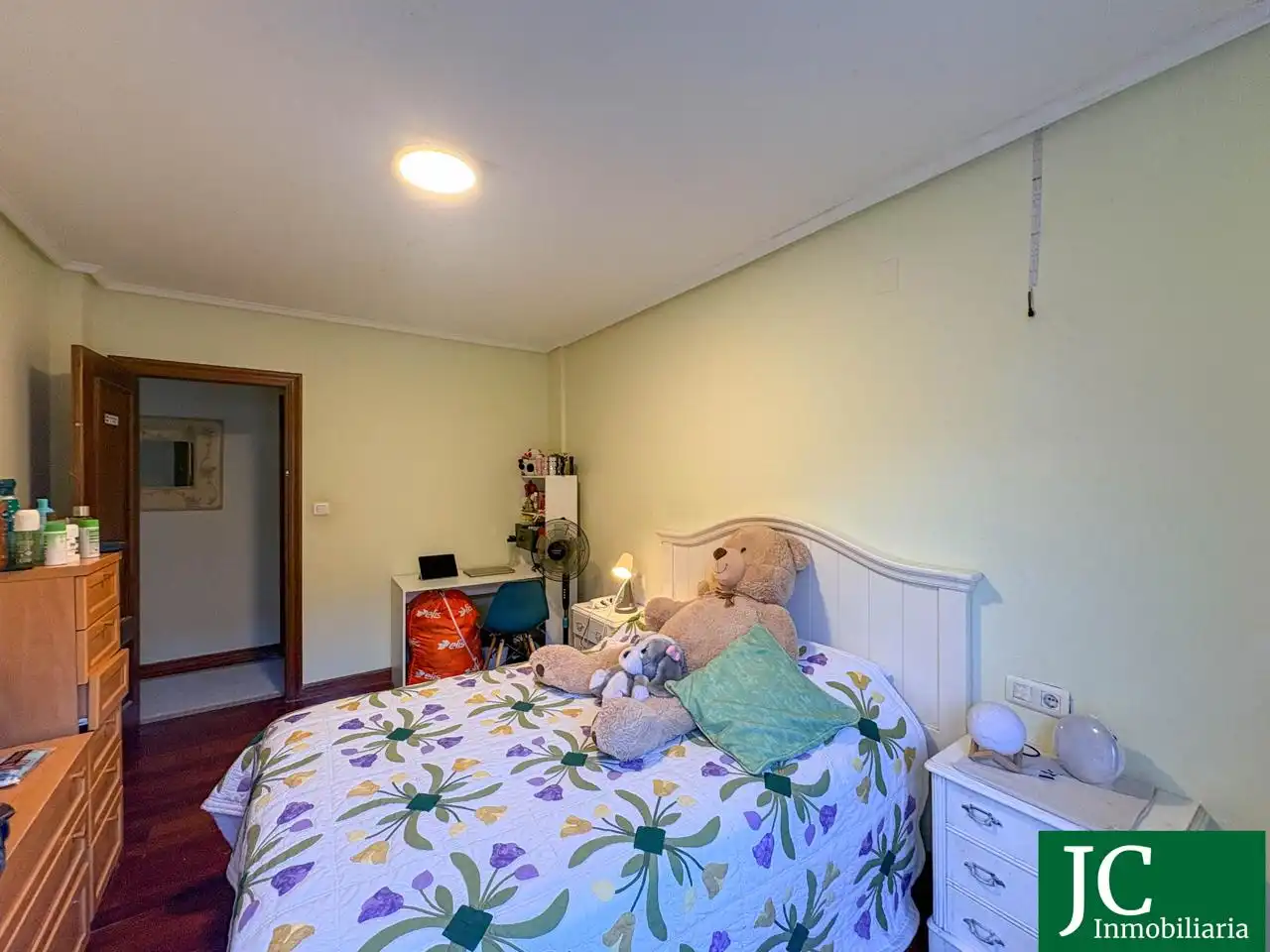 Dormitori de Apartament en venda en Bárcena de Cicero amb Calefacció, Parquet i Terrassa