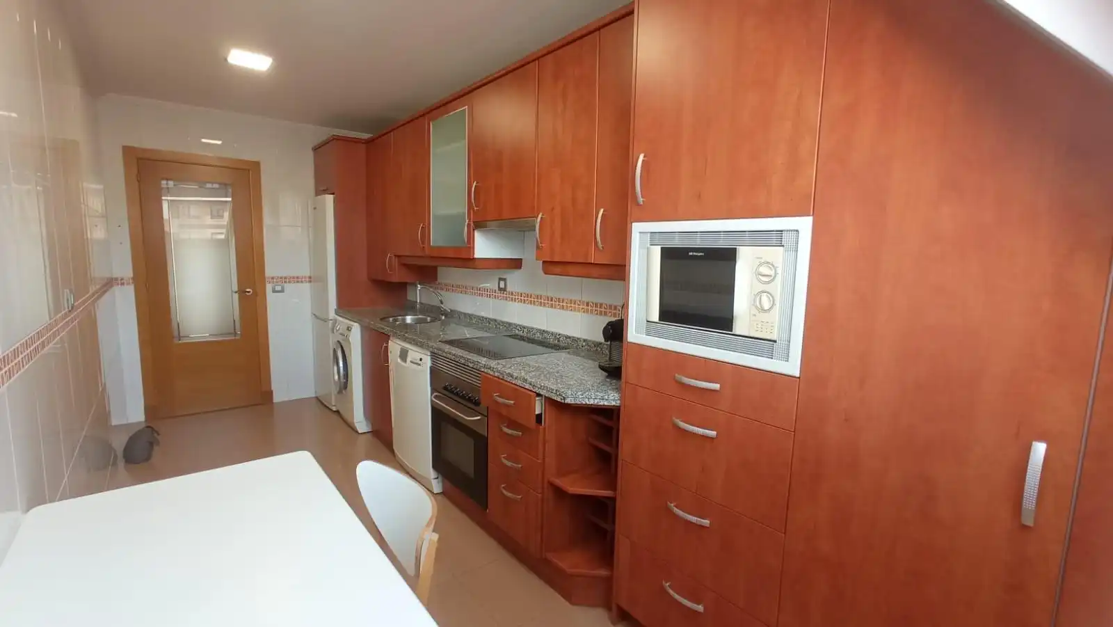 Cocina de Ático de alquiler en Oviedo  con Calefacción, Terraza y Trastero