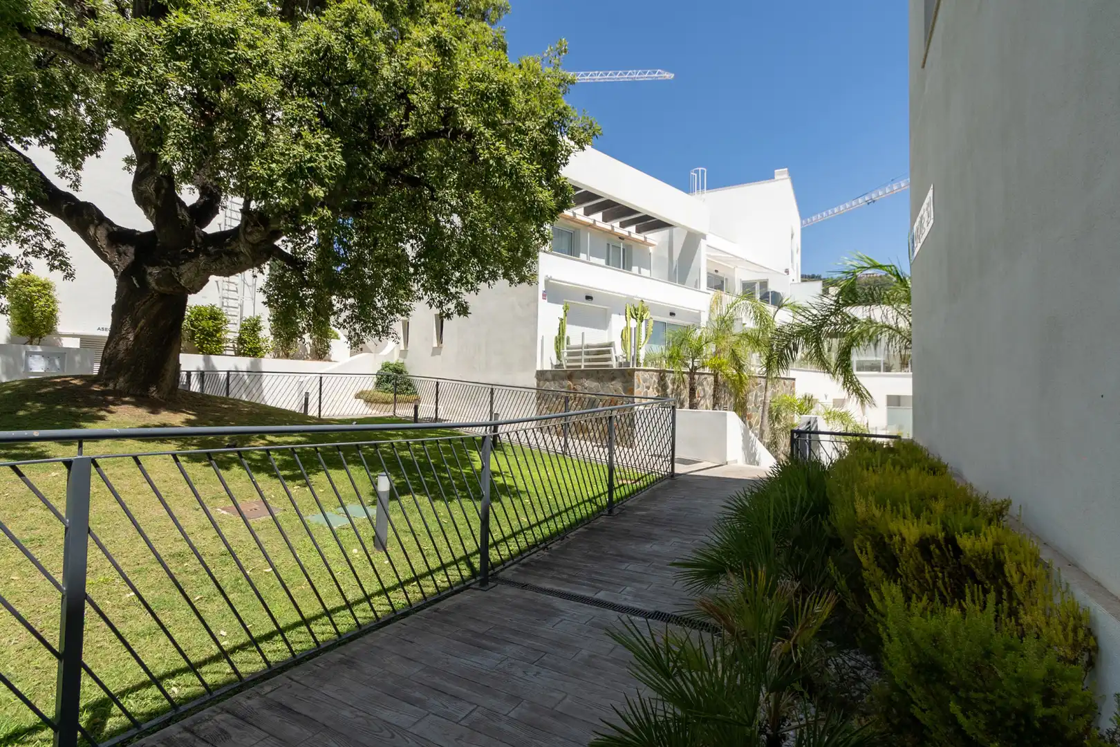 Vista exterior de Àtic de lloguer en Marbella amb Aire condicionat, Terrassa i Piscina