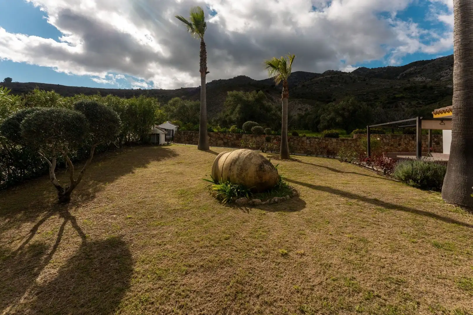 Jardí de Finca rústica en venda en Casarabonela amb Calefacció i Piscina