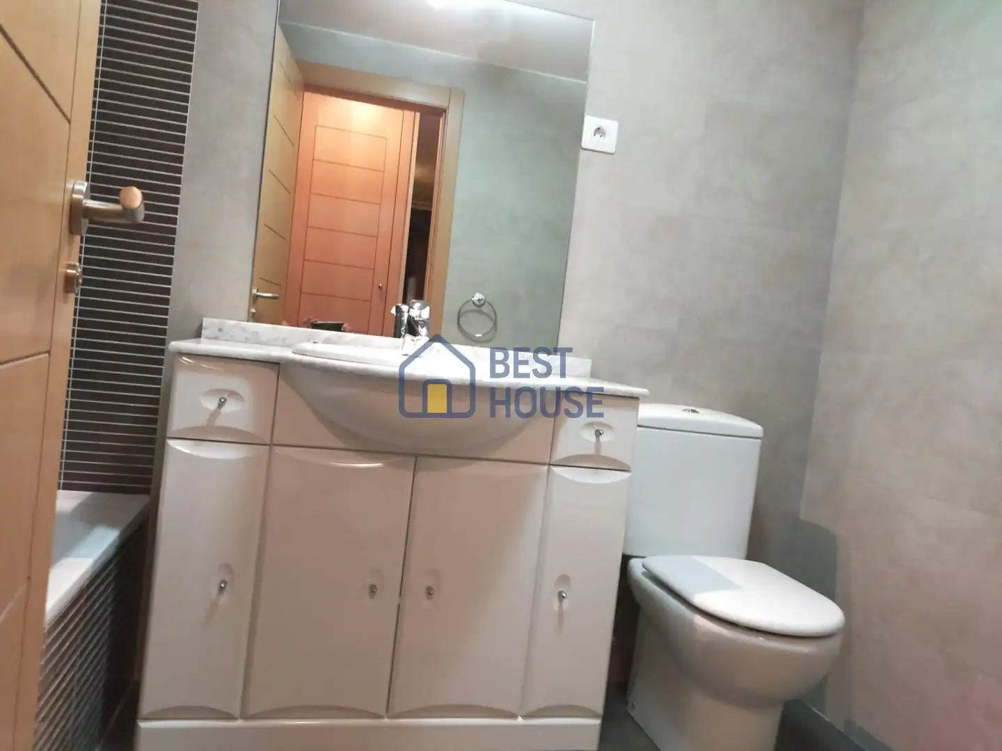Baño de Apartamento de alquiler en León Capital  con Calefacción y Trastero