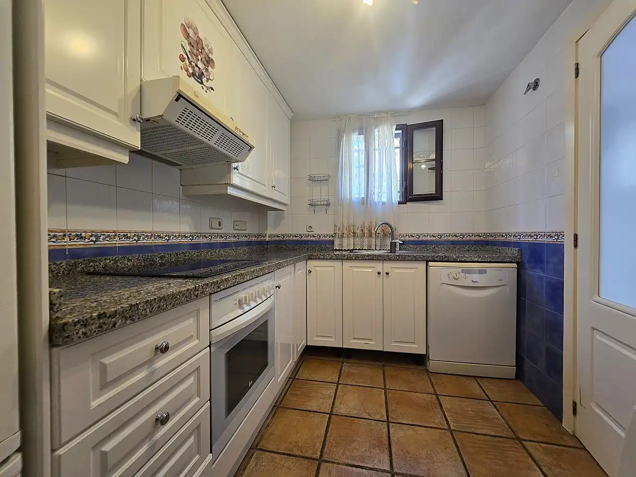 Cuina de Casa adosada en venda en Finestrat amb Aire condicionat, Jardí privat i Terrassa