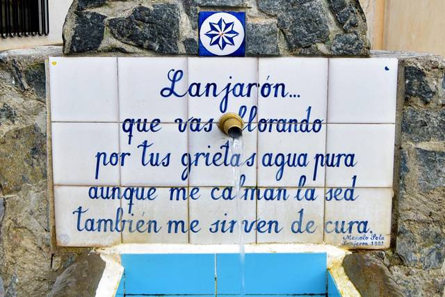 Casa adosada en Venta en Calle Huelva en Lanjarón