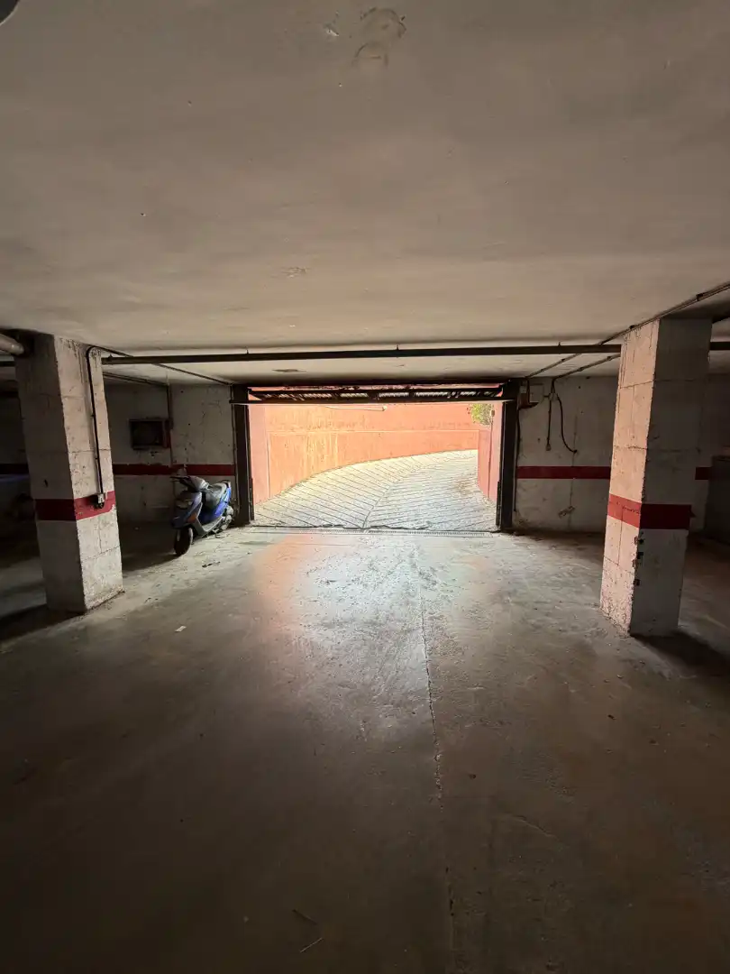 Parking de Piso en venta en La Línea de la Concepción con Aire acondicionado, Terraza y Amueblado