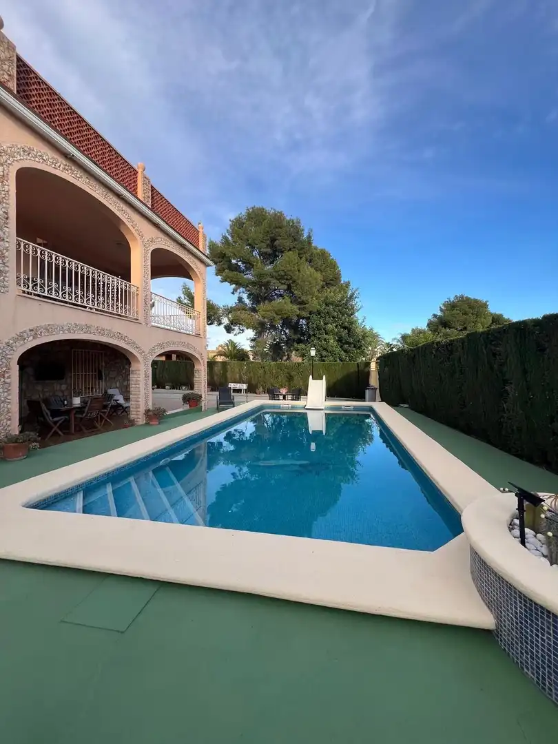 Piscina de Casa o xalet en venda en Benidorm amb Aire condicionat, Terrassa i Traster