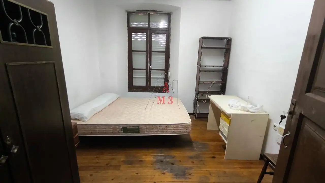 Habitación de Casa o chalet en venta en León Capital  con Calefacción y Trastero