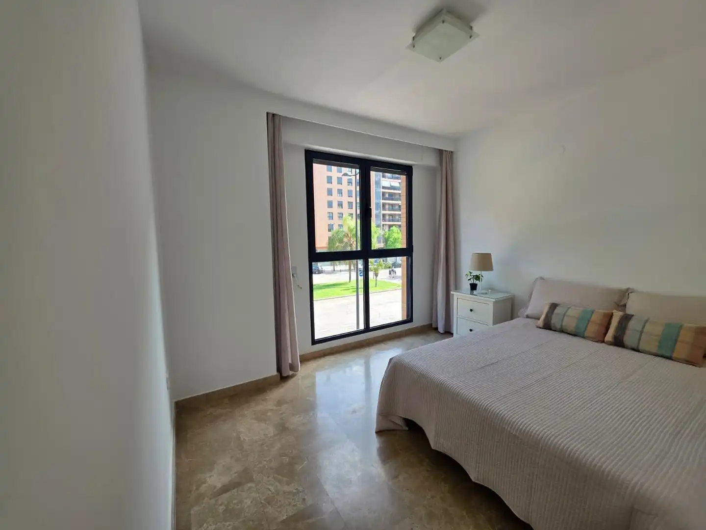 Habitación de Dúplex de alquiler en Valencia con Jardín privado, Terraza y Balcón