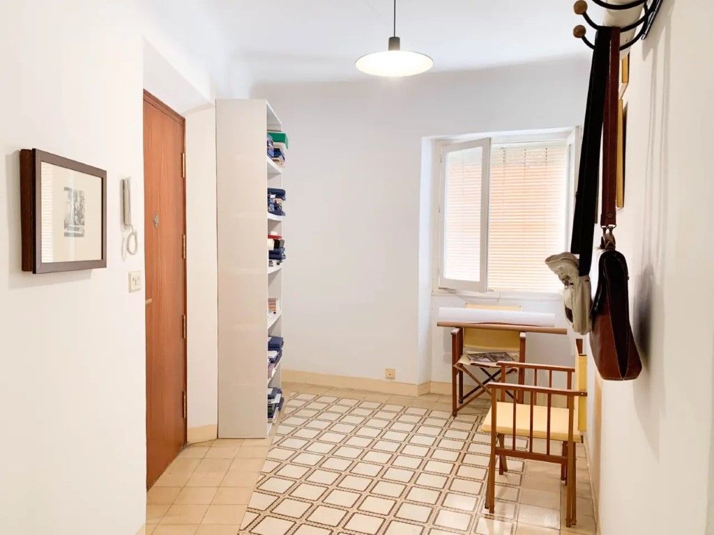 Flat for sale in  Granada Capital  with Air Conditioner, Furnished and Balcony