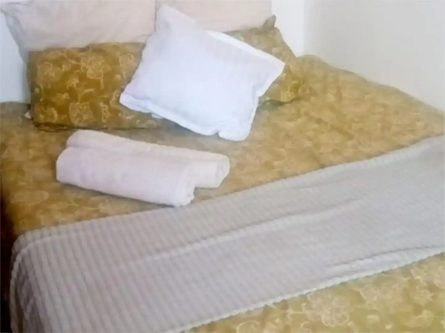 Schlafzimmer von Wohnungen zur Miete in  Barcelona Capital mit Balkon