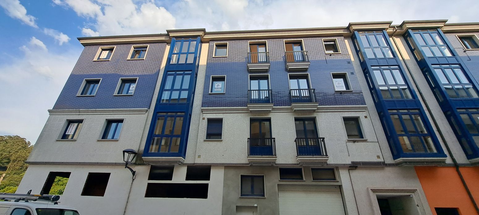 Vista exterior de Piso en venta en Vegadeo con Calefacción, Parquet y Trastero