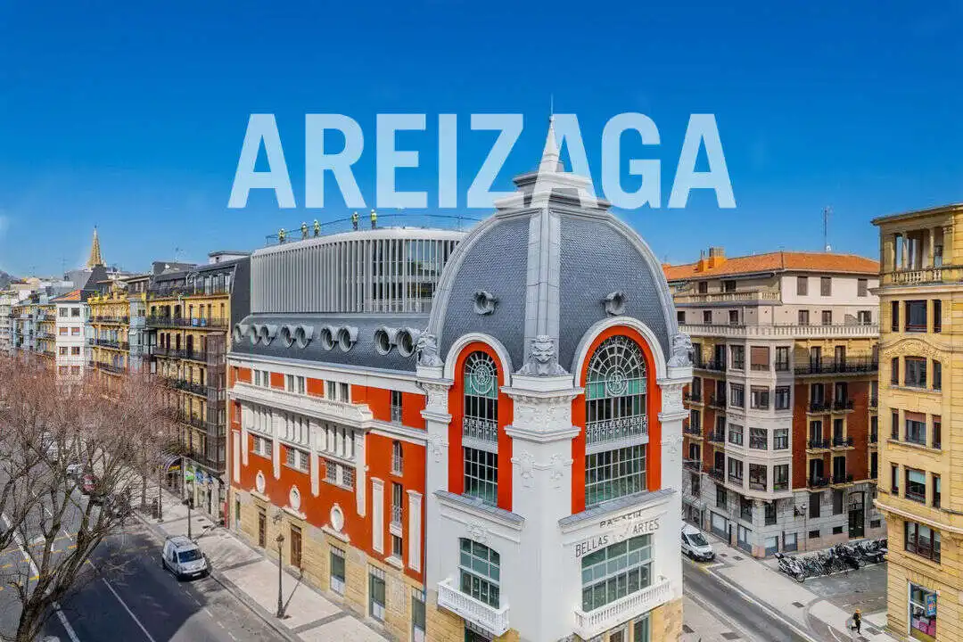 Vista exterior de Pis en venda en Donostia - San Sebastián  amb Calefacció, Terrassa i Traster