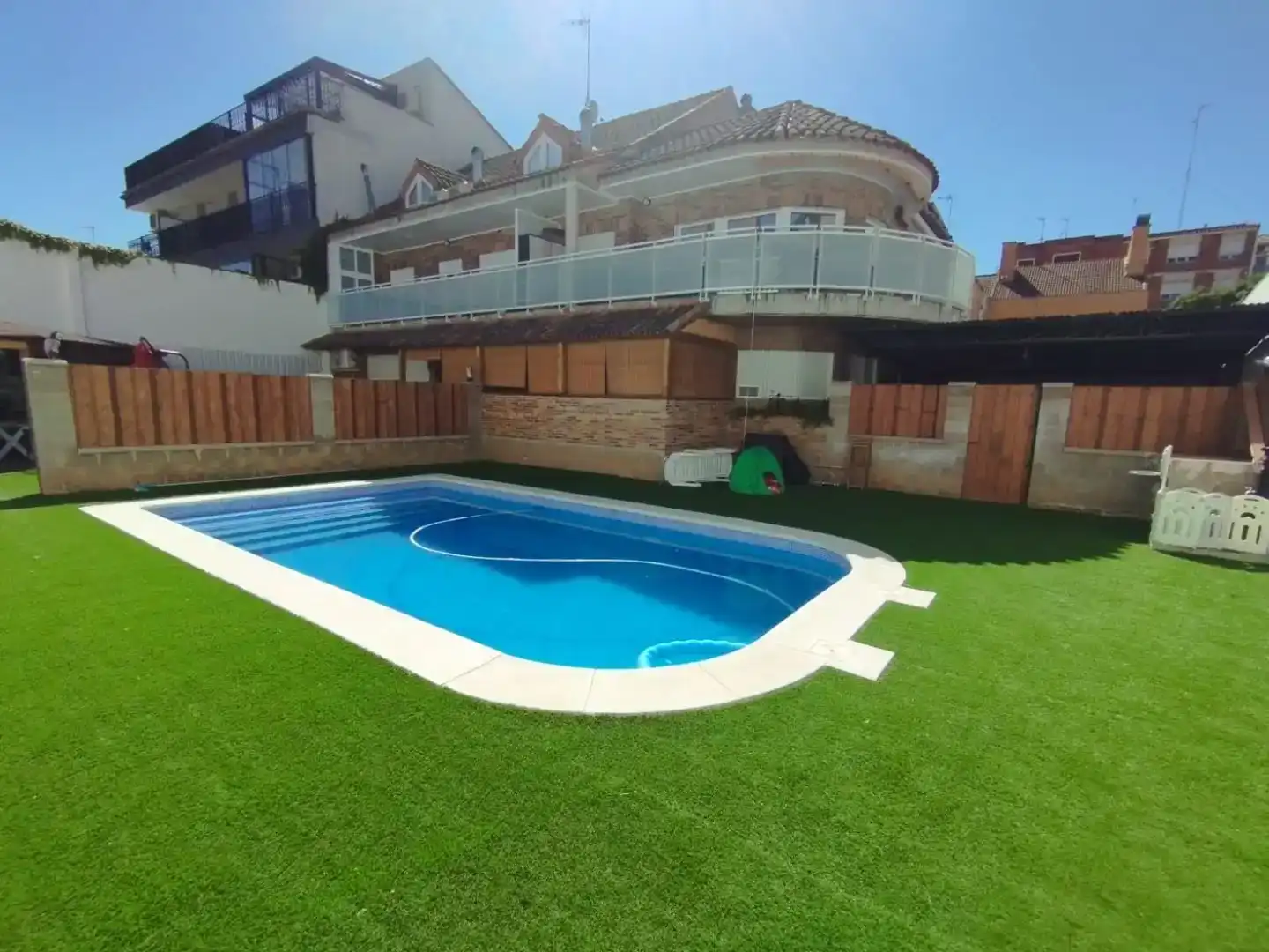 Piscina de Pis en venda en Zaragoza amb Aire condicionat, Jardí privat i Parquet