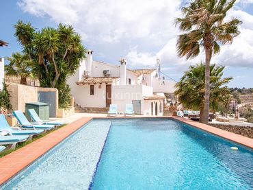 Chalet con balcón en venta en Benissa pueblo