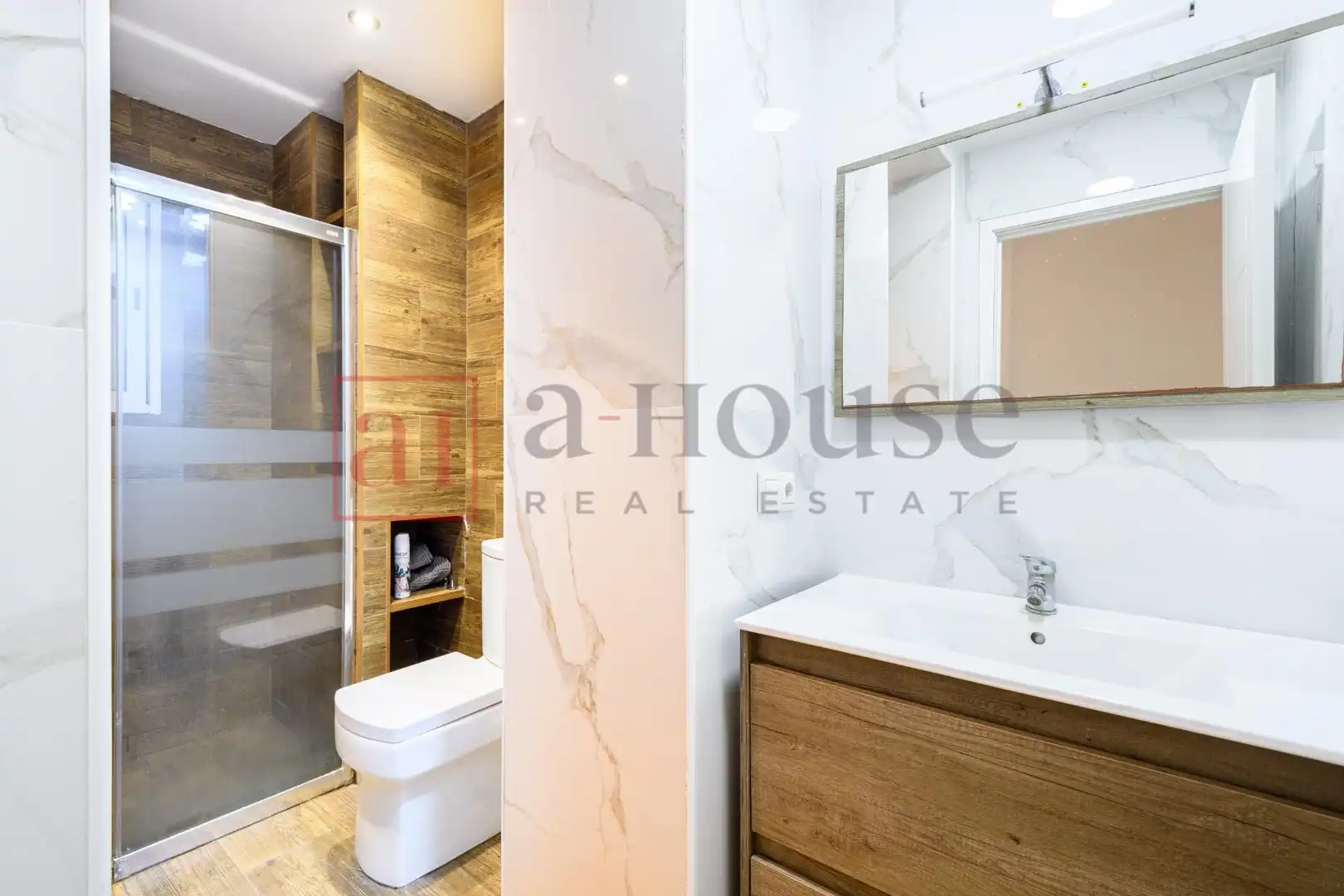 Baño de Planta baja en venta en Barcelona con Parquet y Alarma