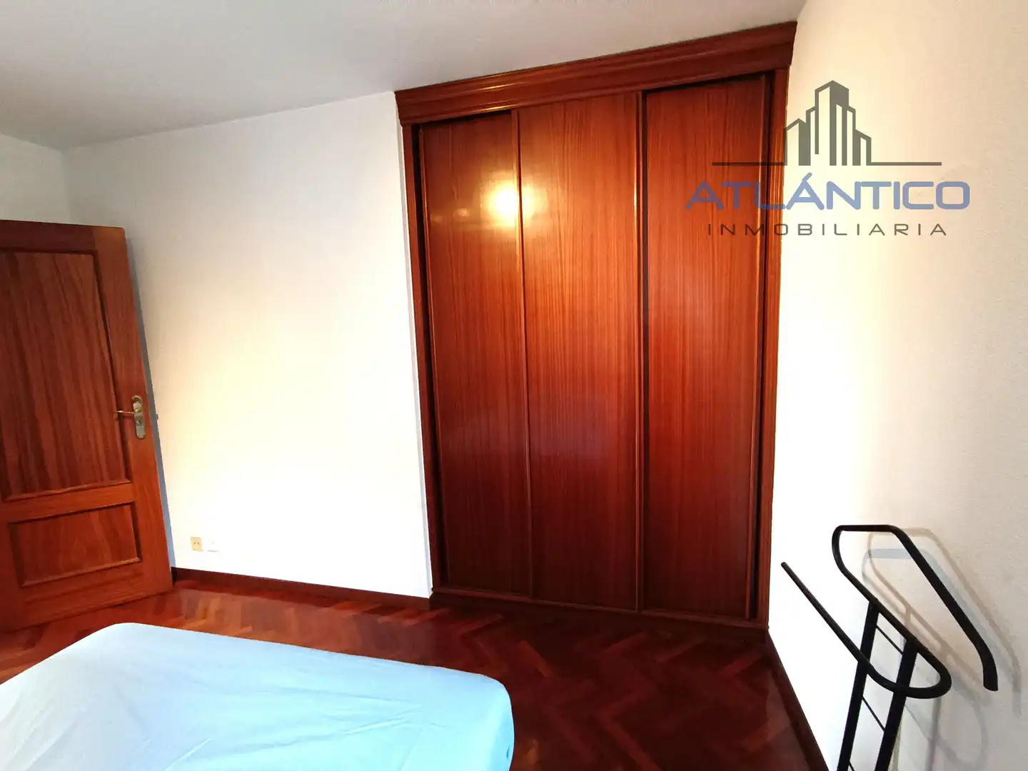 Habitación de Apartamento en venta en A Coruña Capital  con Calefacción, Trastero y Amueblado