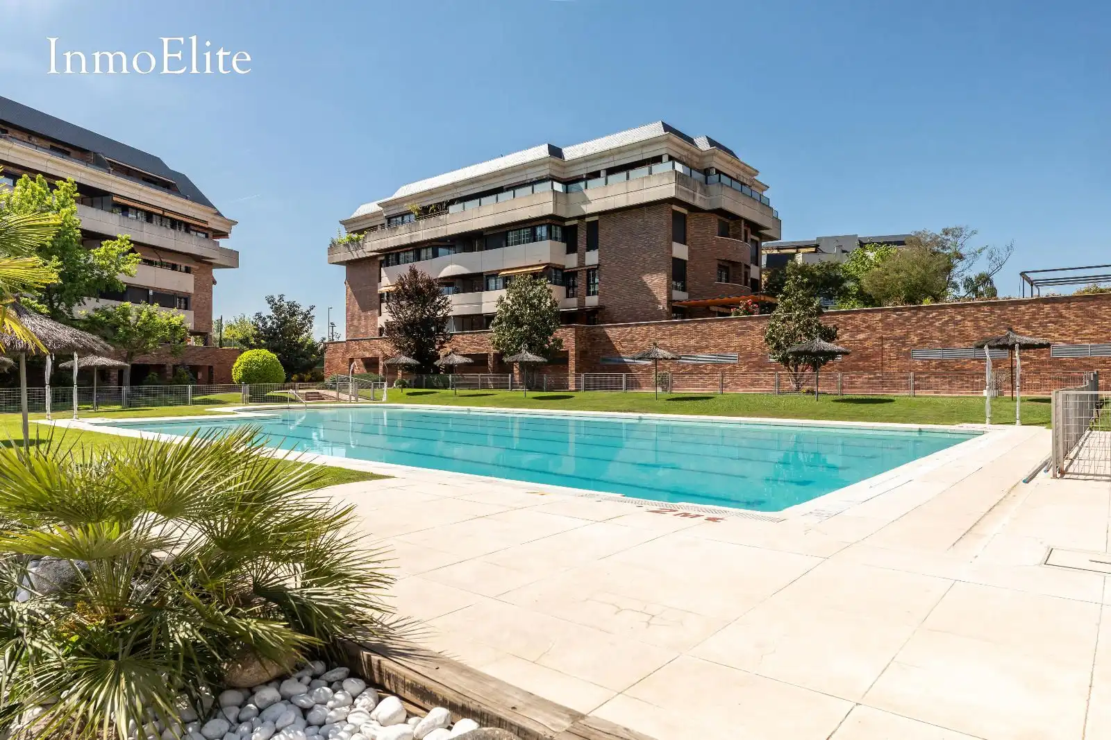 Piscina de Planta baixa en venda en Majadahonda amb Calefacció, Jardí privat i Terrassa