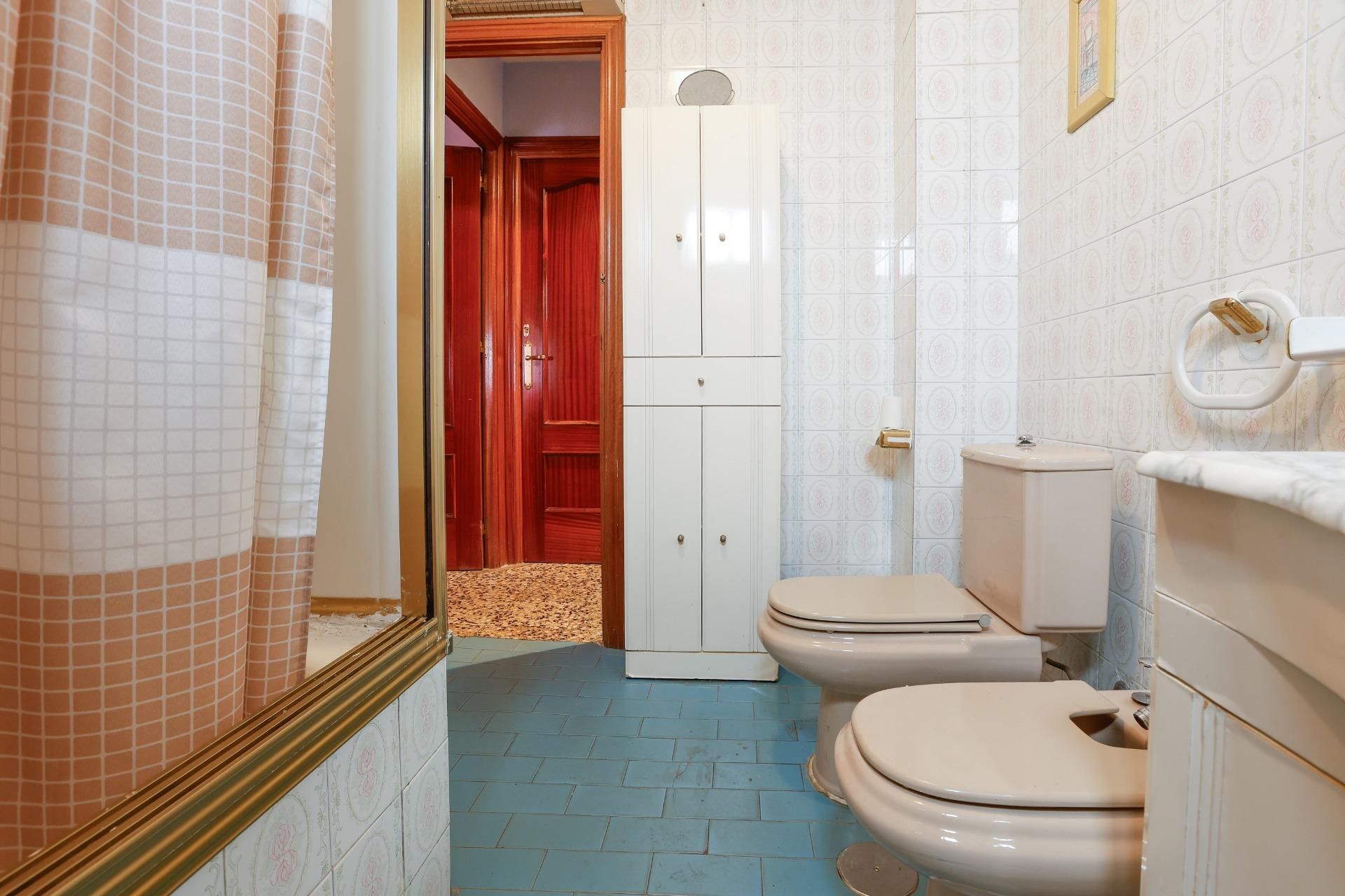 Bathroom of Flat for sale in Parla