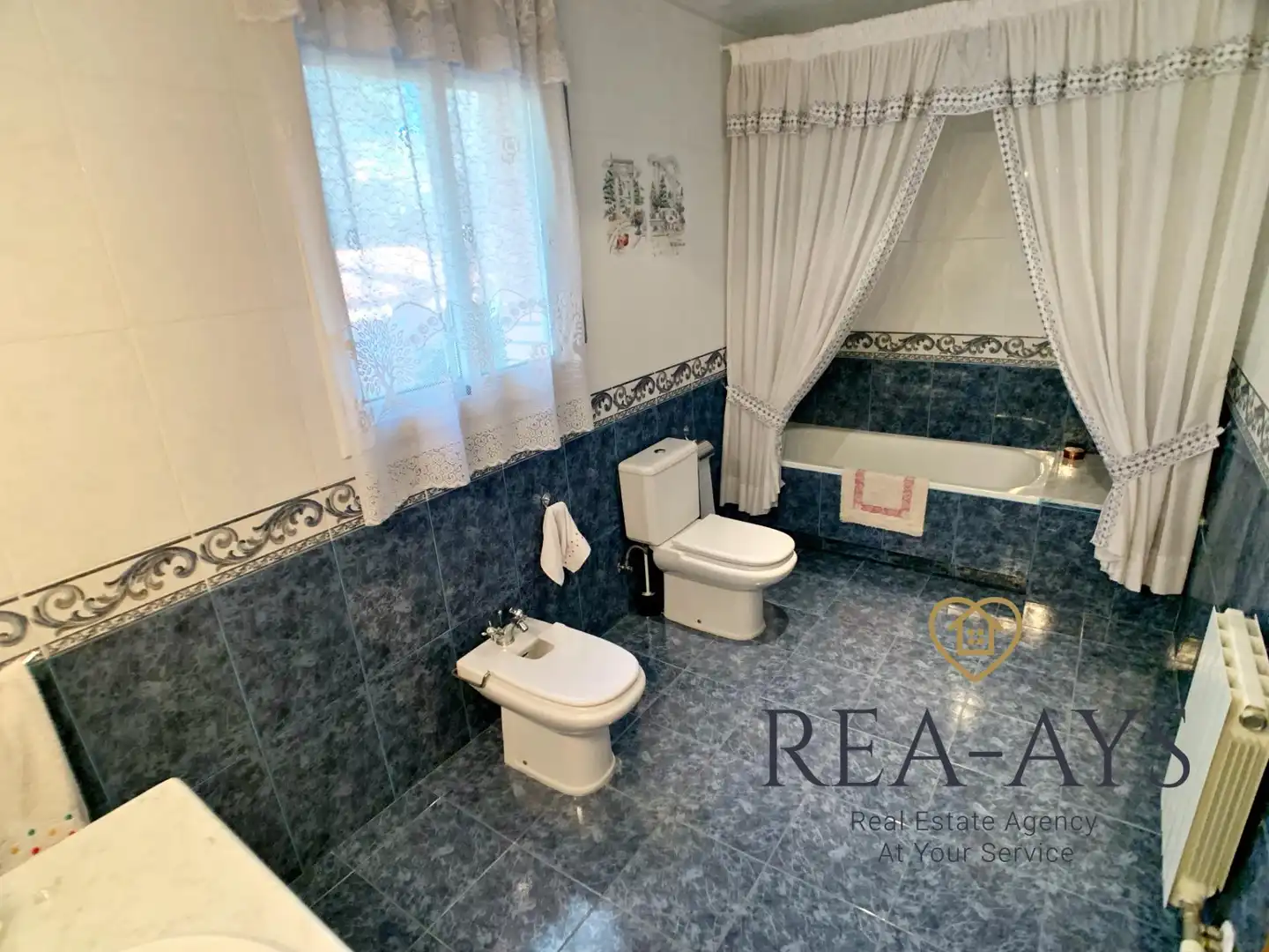 Baño de Casa o chalet en venta en Vallirana con Jardín privado, Terraza y Trastero