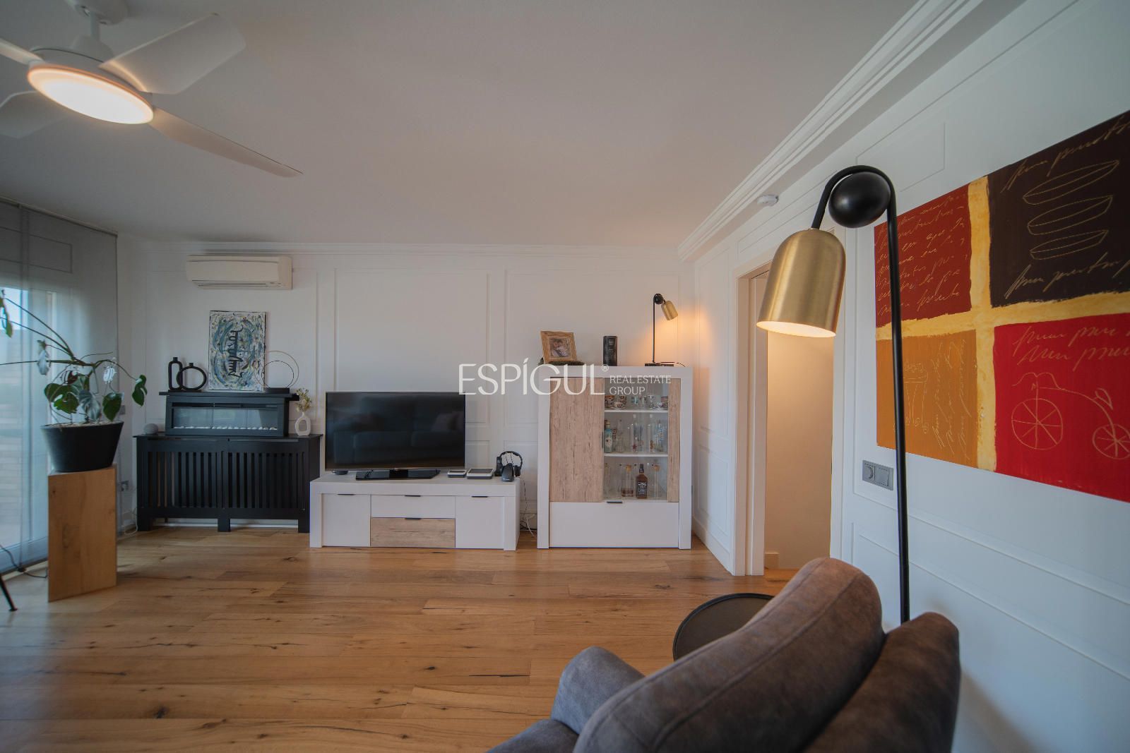 Sala d'estar de Casa o xalet en venda en Girona Capital amb Aire condicionat, Calefacció i Parquet