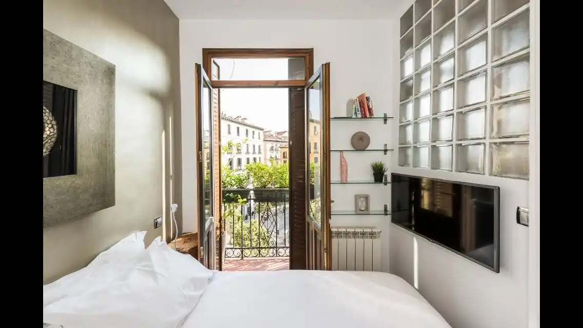 Schlafzimmer von Wohnung zur Miete in Madrid mit Klimaanlage, Heizung und Möbliert