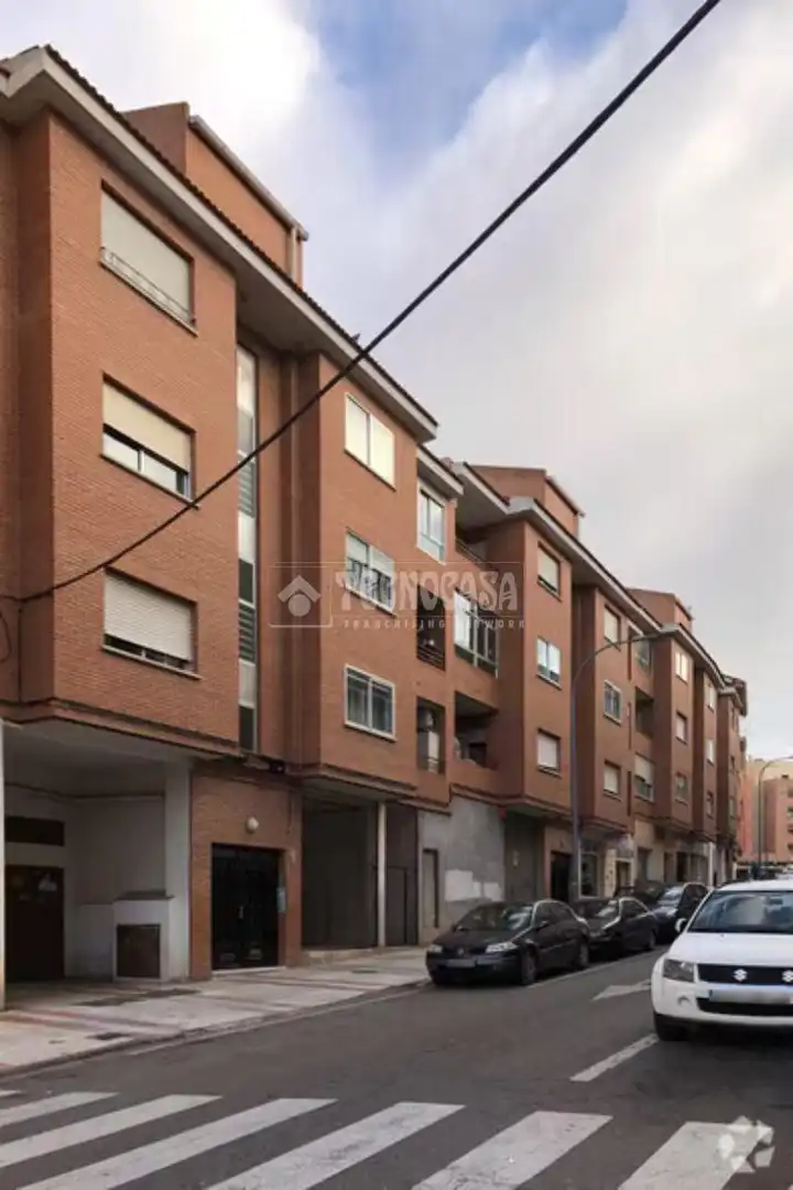 Vista exterior de Piso en venta en Guadalajara con Calefacción