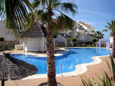 Piso con piscina en venta en Avenida de los Argonautas 17