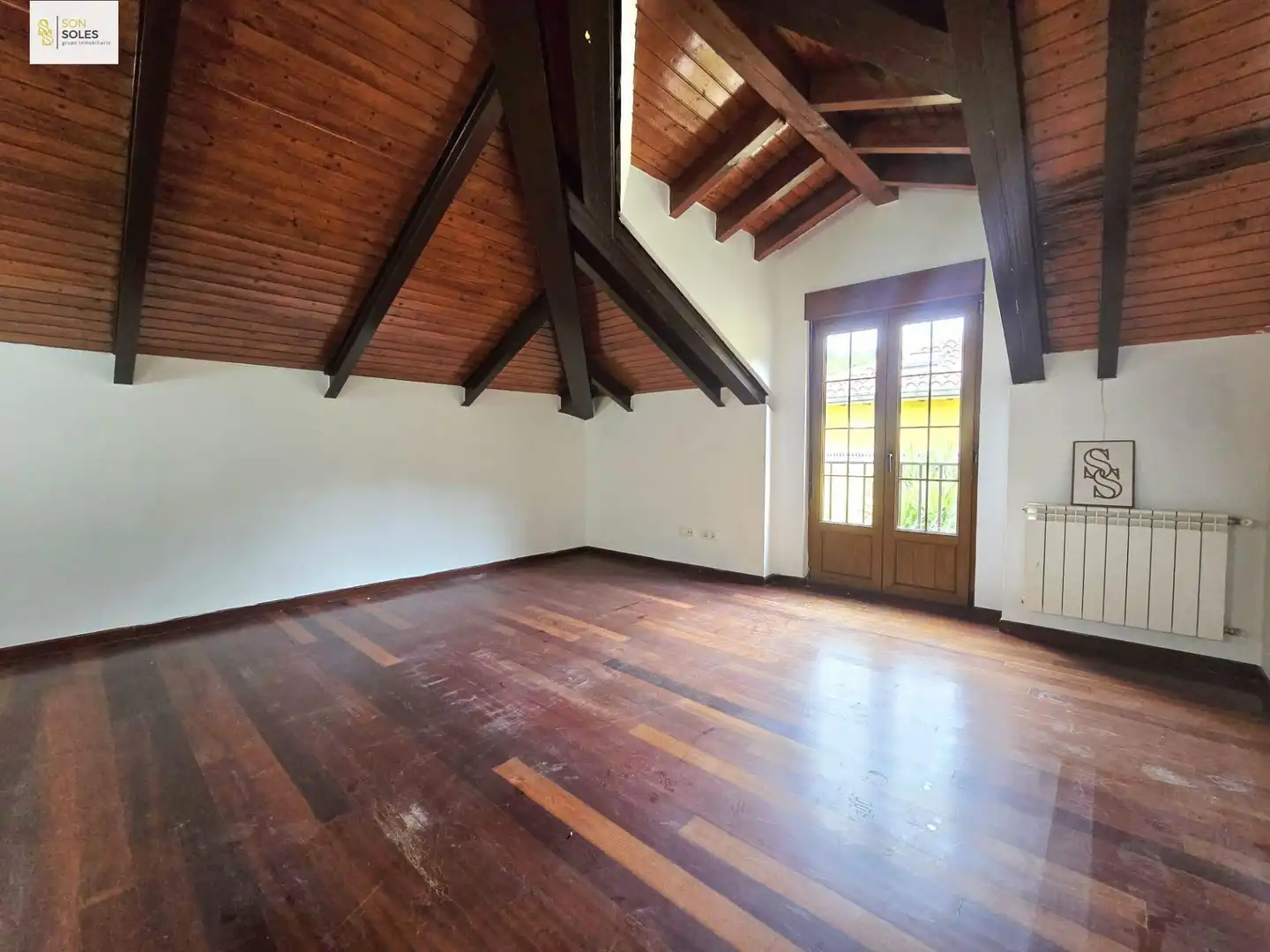 Sala d'estar de Casa o xalet en venda en Camargo amb Calefacció, Jardí privat i Balcó