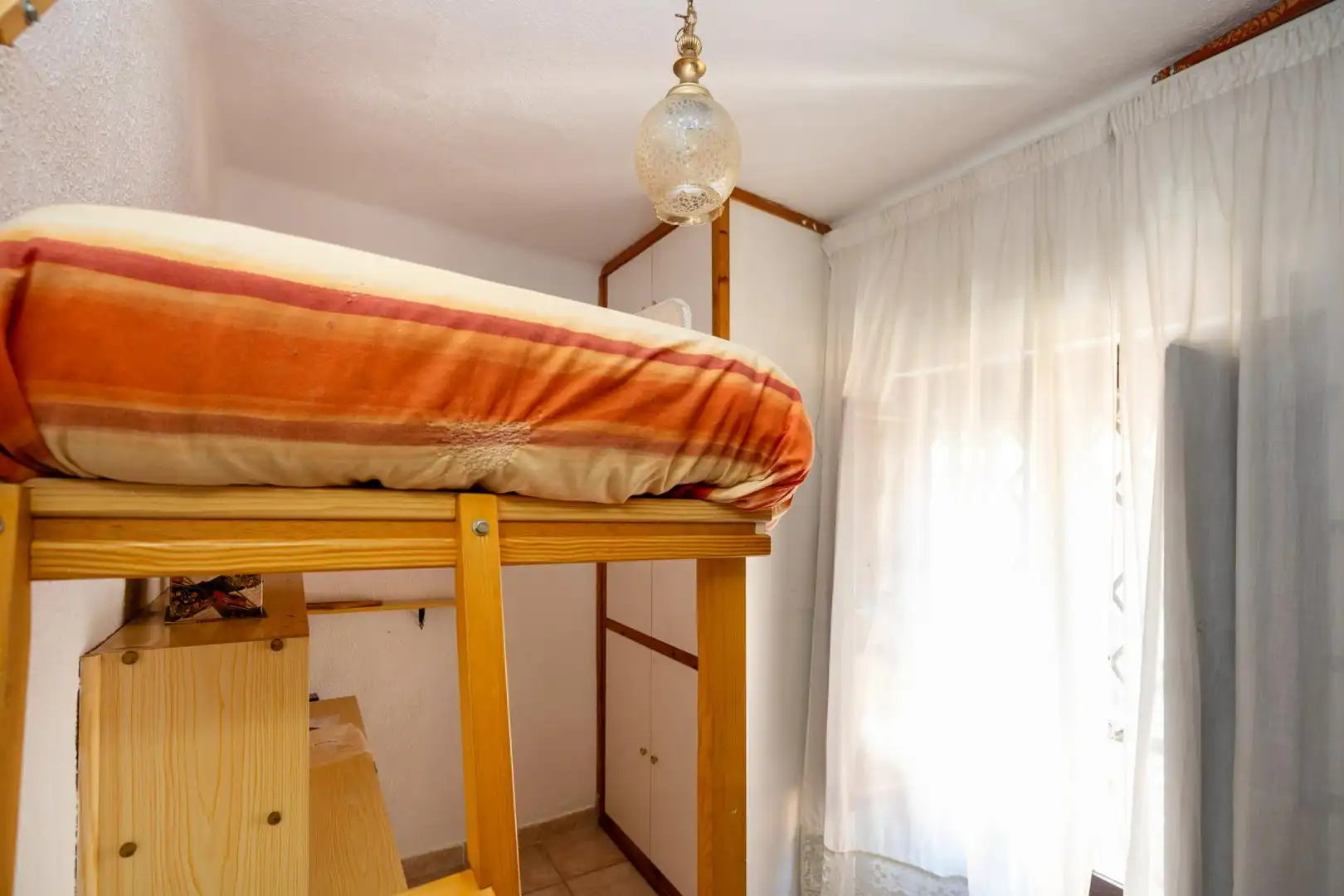 Habitación de Casa adosada en venta en Granada con Aire acondicionado
