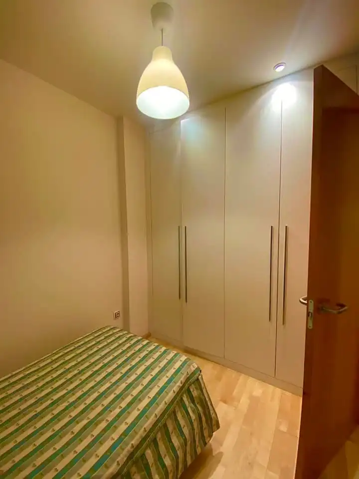 Dormitori de Pis en venda en Torrelavega  amb Calefacció, Parquet i Moblat