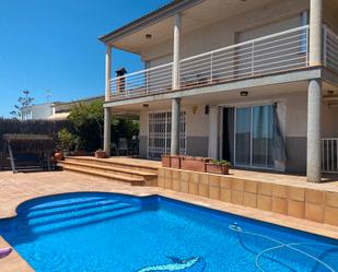 Piscina de Casa o xalet en venda en Cubelles amb Aire condicionat, Terrassa i Piscina