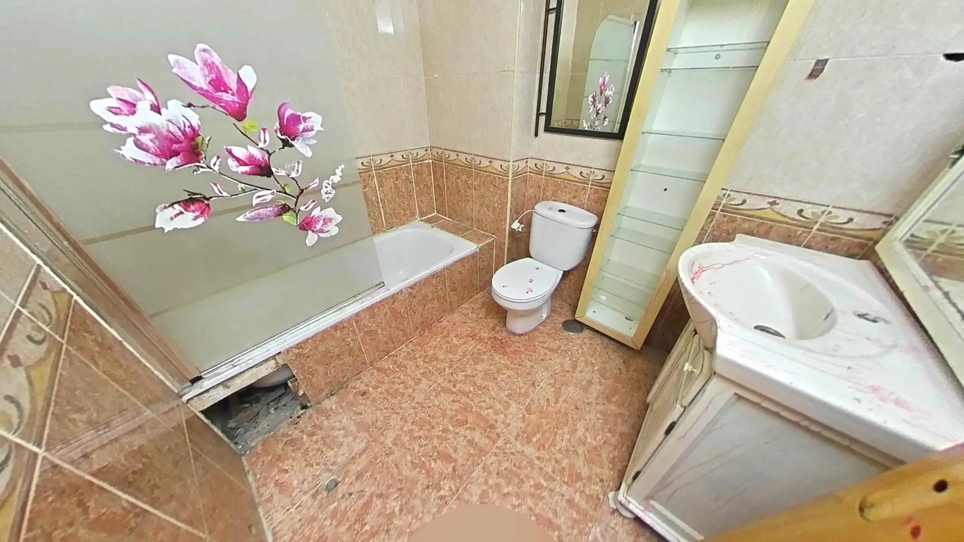 Badezimmer von Einfamilien-Reihenhaus zum Verkauf in Quer mit Terrasse