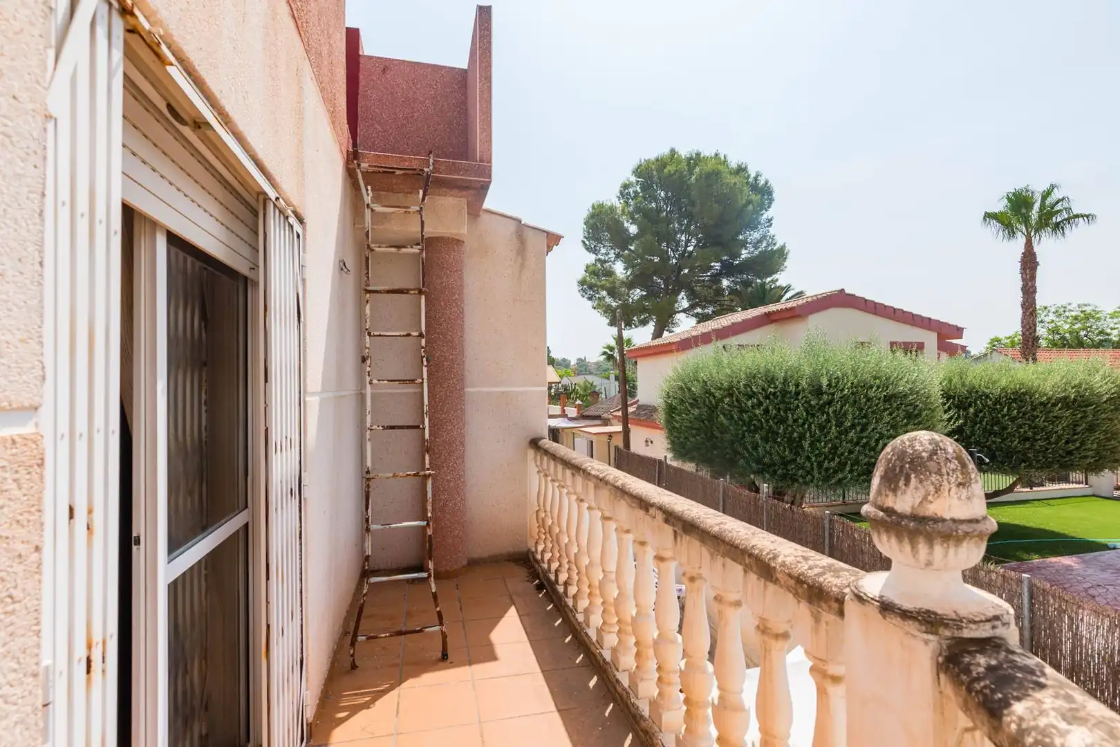Terrasse von Einfamilien-Reihenhaus zum Verkauf in Las Torres de Cotillas mit Klimaanlage, Privatgarten und Terrasse