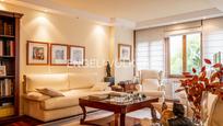 Living room of Apartment for sale in Donostia - San Sebastián   with Air Conditioner, Heating and Private garden