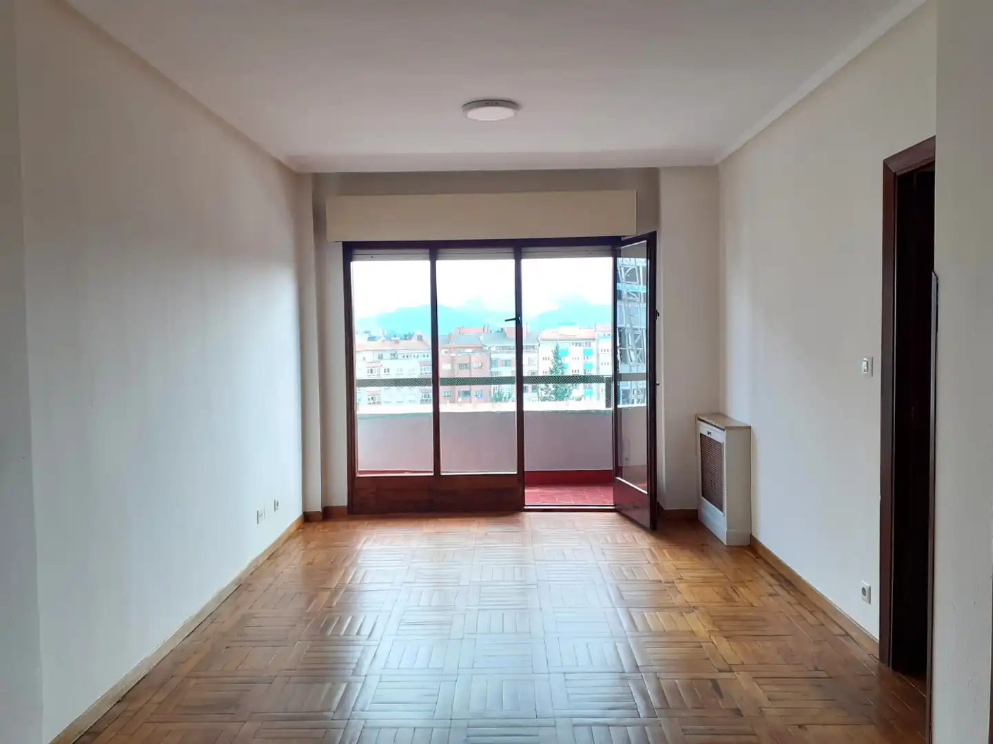 Living room of Flat for rent in Oviedo   with Heating, Parquet flooring and Terrace
